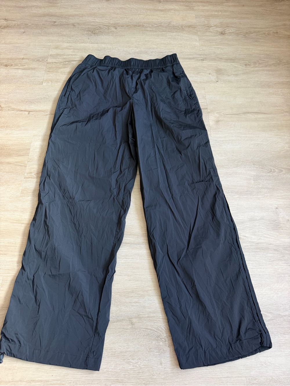 Athleta Black Lightweight Windbreaker Pants SZ M